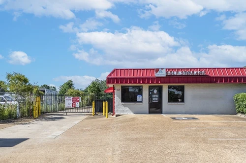 Devon Self Storage - 9112 - 6390 Winchester storage facility exterior view