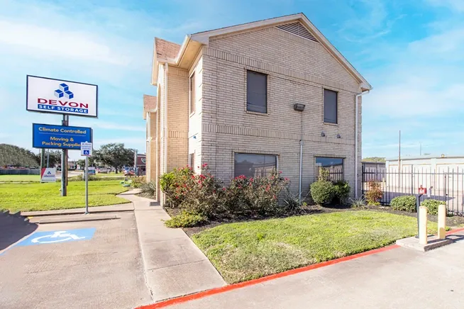 Devon Self Storage in Katy, TX parking area and entrance