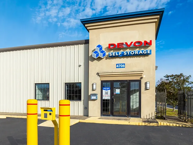 Store front of Devon Self Storage Lafayette, LA