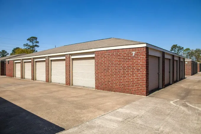 drive up self storage at Devon Self Storage - 13800 Veterans Memorial Dr. drive up storage units