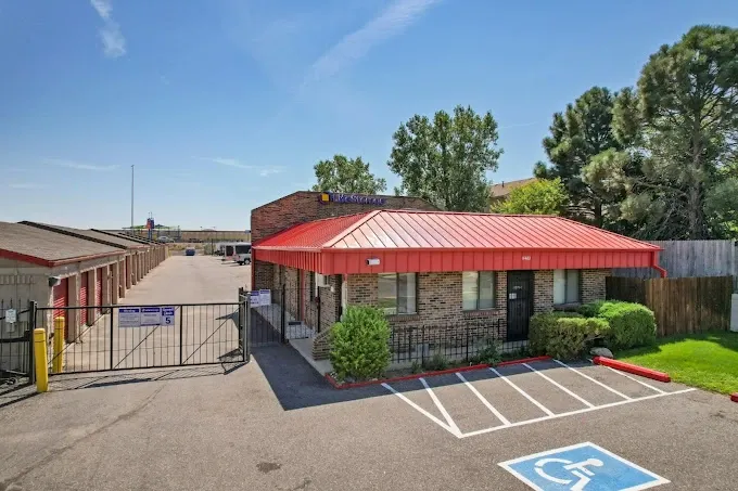 Gated access storage facility in Northglenn, CO