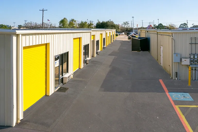Drive up access storage Devon Self Storage League City