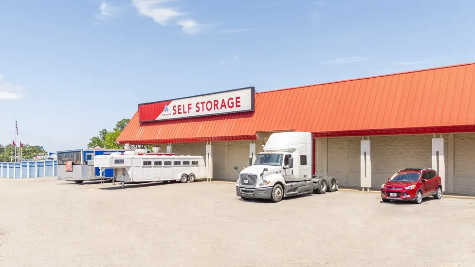 Front of 3040 Austin Peay, Memphis, TN 38128 Self Storage Facility