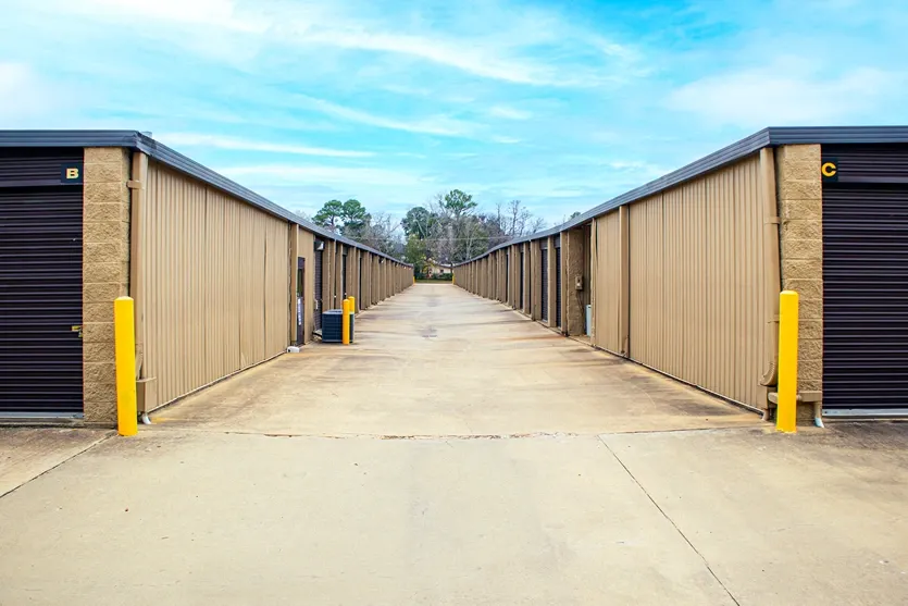 Drive up storage units Devon Self Storage - Ridgeland