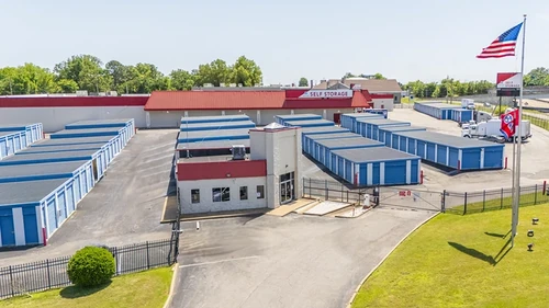 Devon Self Storage - 9114 - Austin Peay storage facility exterior view