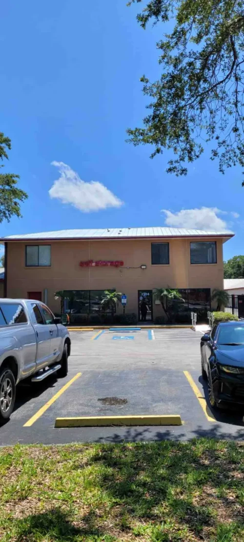 Devon Self Storage - 9134 - Daytona storage facility exterior view