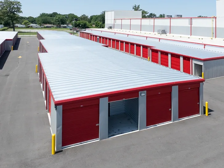 storage facility in Warren, Michigan, Devon Self Storage - Warren