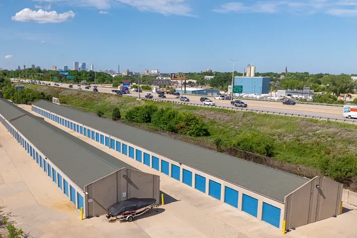 Exterior Image of Devon Self Storage outdoor units in Milwaukee, WI