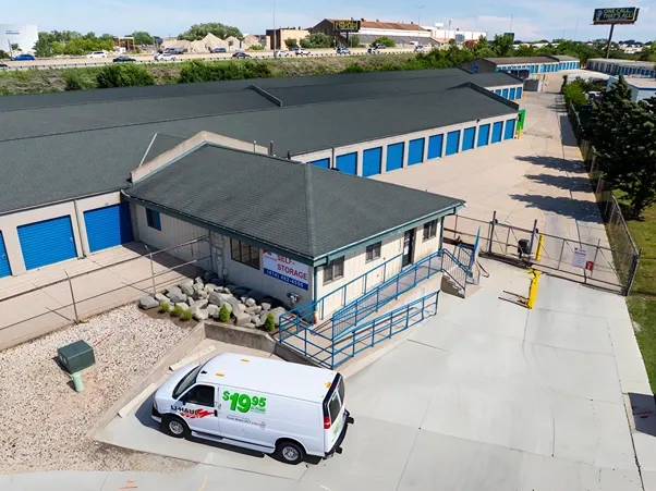 Exterior Image of Devon Self Storage facility in Milwaukee, WI