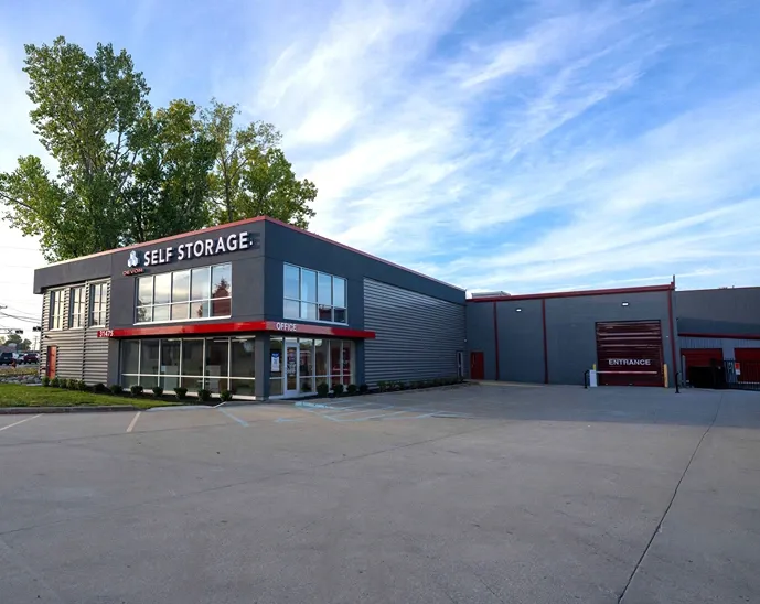 Devon Self Storage in Fraser Michigan exterior facility, entrance, drive thru entry