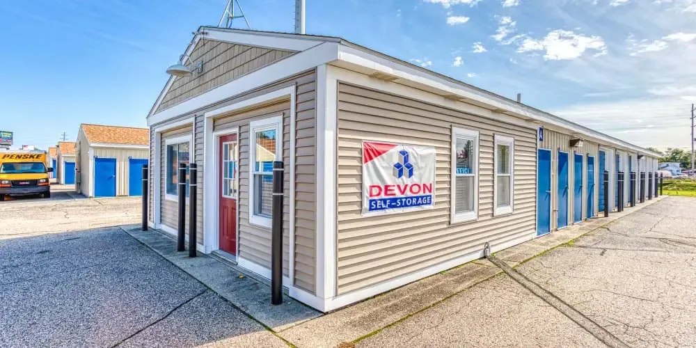 Front leasing office of Devon Self Storage in Jenison, Michigan