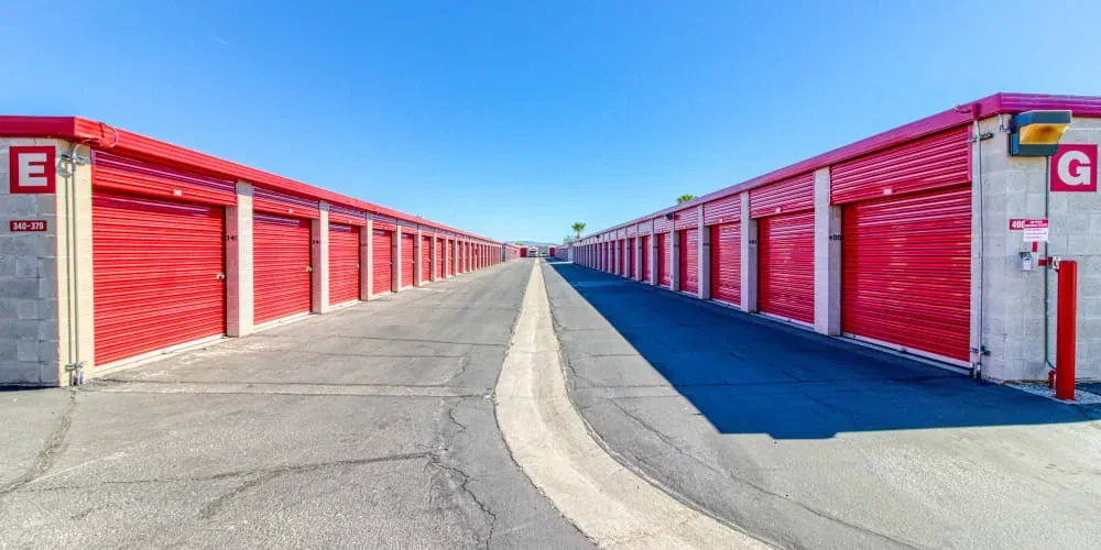 Large open driveways at Devon Self Storage in Palm Springs, California