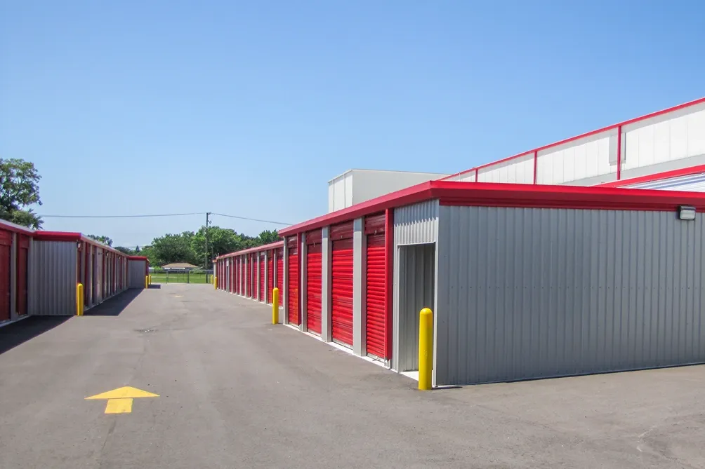 Drive up storage units in Warren, MI, Devon Self Storage - Warren