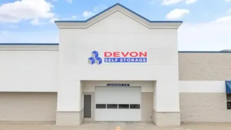 Front garage opening at Devon Cedar Rapids.