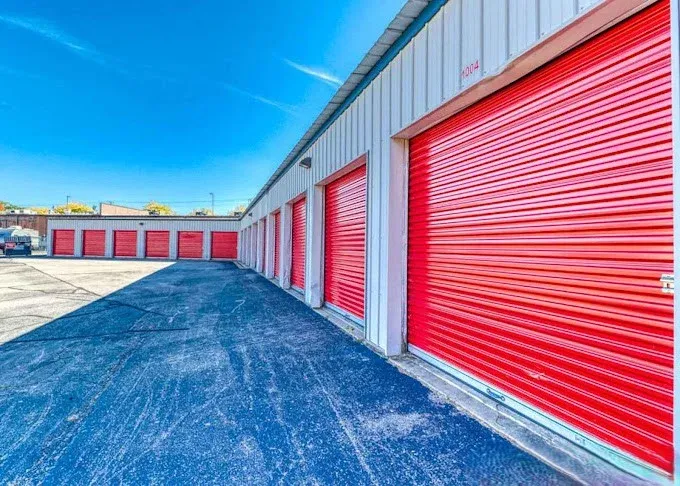 drive up storage units in Grand Rapids off Ball Ave, Devon Self Storage- Ball Ave.