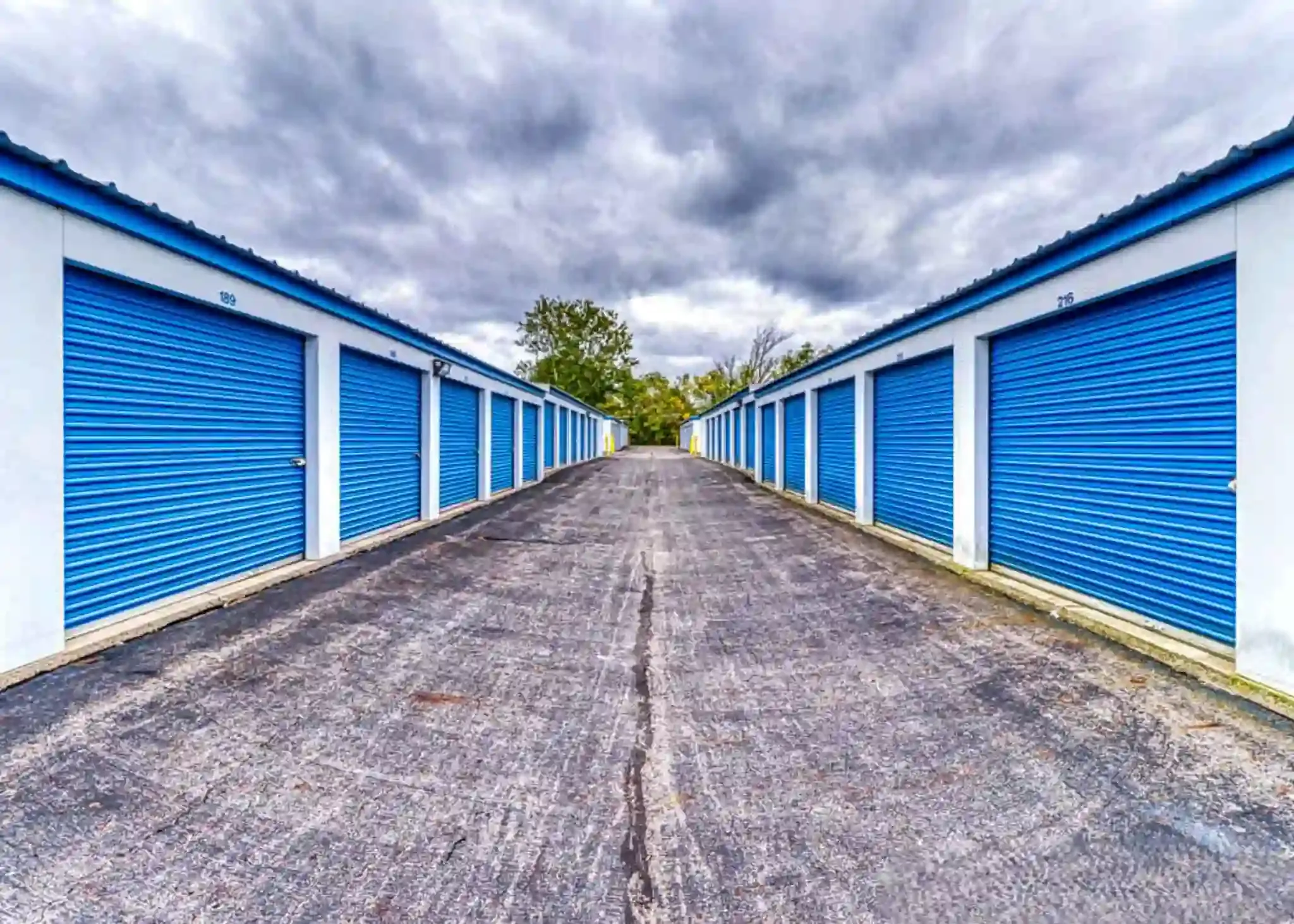 drive up storage units in Lansing, MI